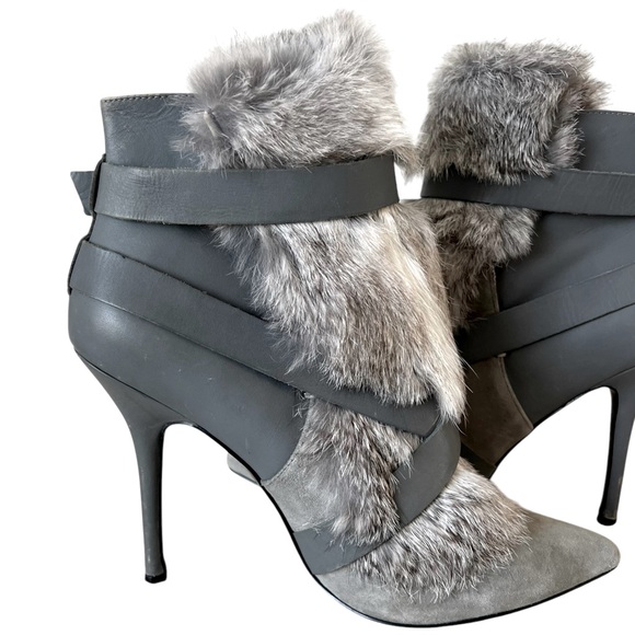 Charles Jordan Knife Rabbit-Fur Bootie
Size 10 Women - Picture 3 of 16
